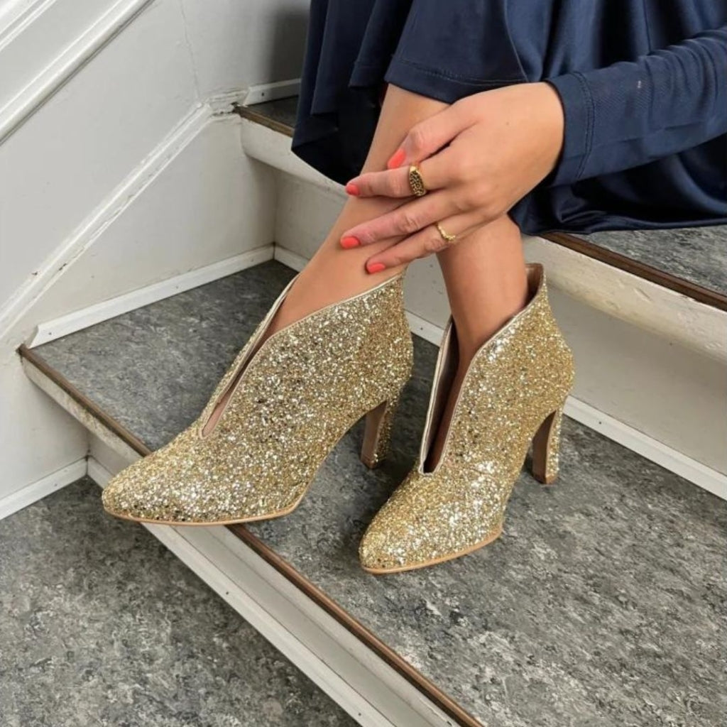 Gold glitter hot sale court heels